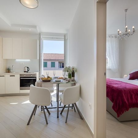 Central Boutique Apartments With Balconies, In Walking Distance To The Sea Zára Kültér fotó