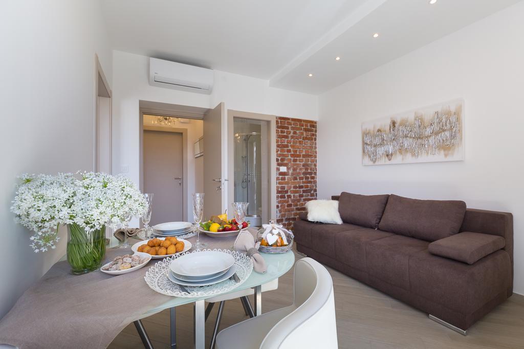 Central Boutique Apartments With Balconies, In Walking Distance To The Sea Zára Kültér fotó