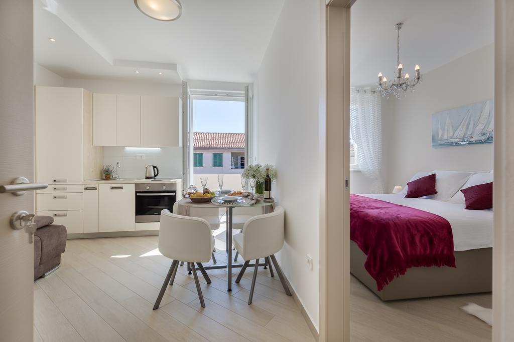 Central Boutique Apartments With Balconies, In Walking Distance To The Sea Zára Kültér fotó