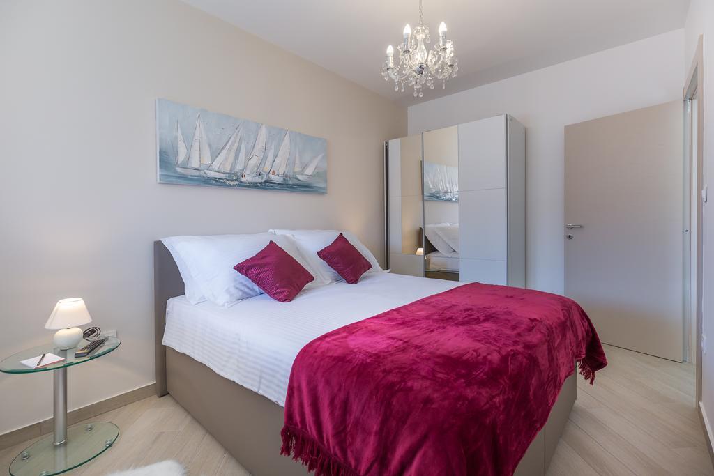 Central Boutique Apartments With Balconies, In Walking Distance To The Sea Zára Kültér fotó