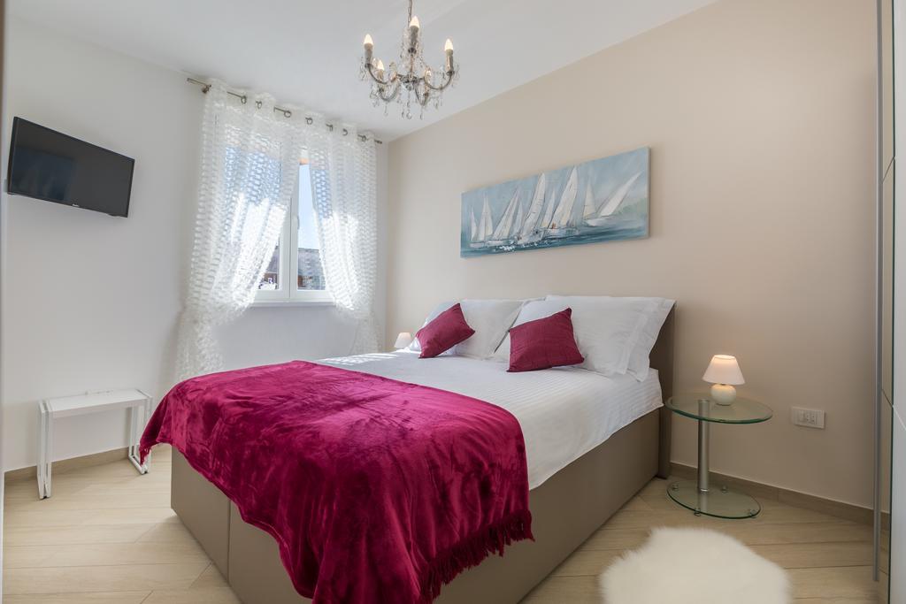 Central Boutique Apartments With Balconies, In Walking Distance To The Sea Zára Kültér fotó