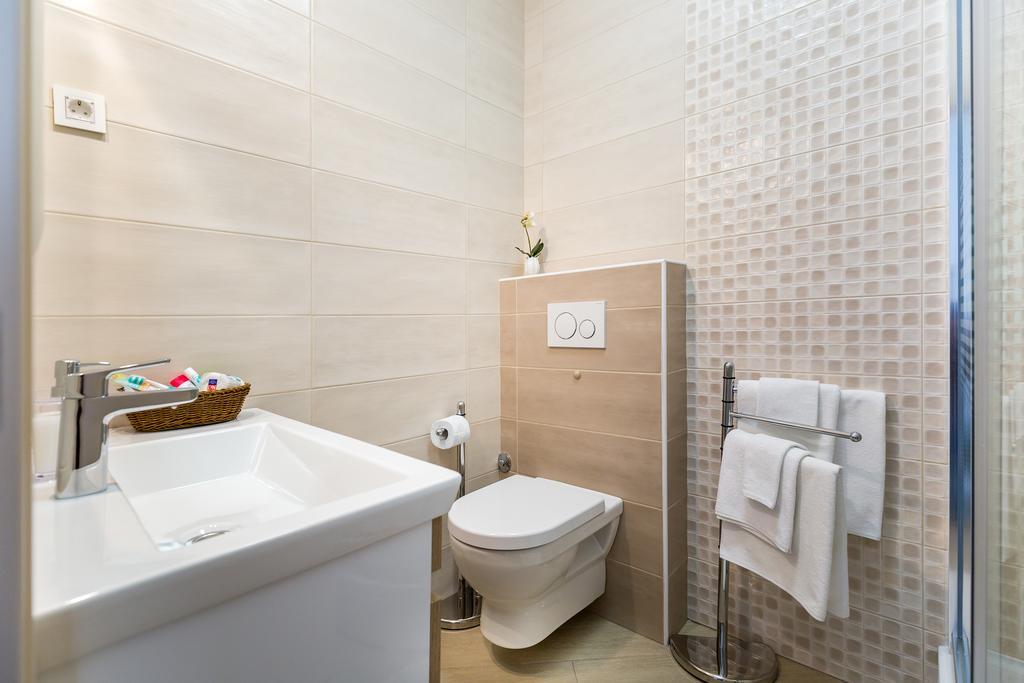Central Boutique Apartments With Balconies, In Walking Distance To The Sea Zára Kültér fotó