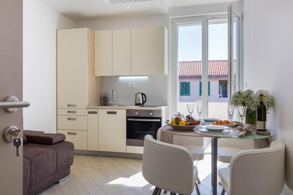 Central Boutique Apartments With Balconies, In Walking Distance To The Sea Zára Kültér fotó