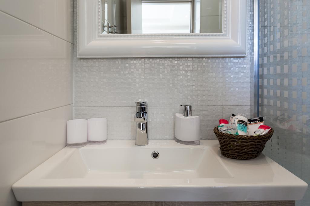 Central Boutique Apartments With Balconies, In Walking Distance To The Sea Zára Kültér fotó