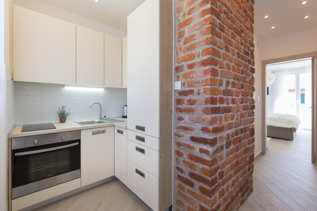 Central Boutique Apartments With Balconies, In Walking Distance To The Sea Zára Kültér fotó