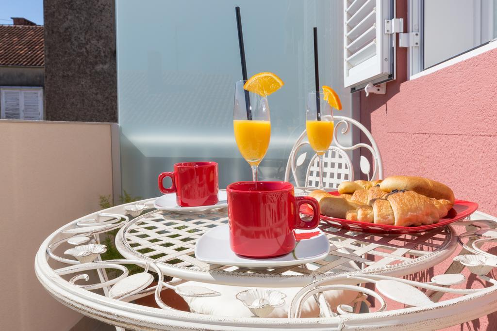 Central Boutique Apartments With Balconies, In Walking Distance To The Sea Zára Kültér fotó