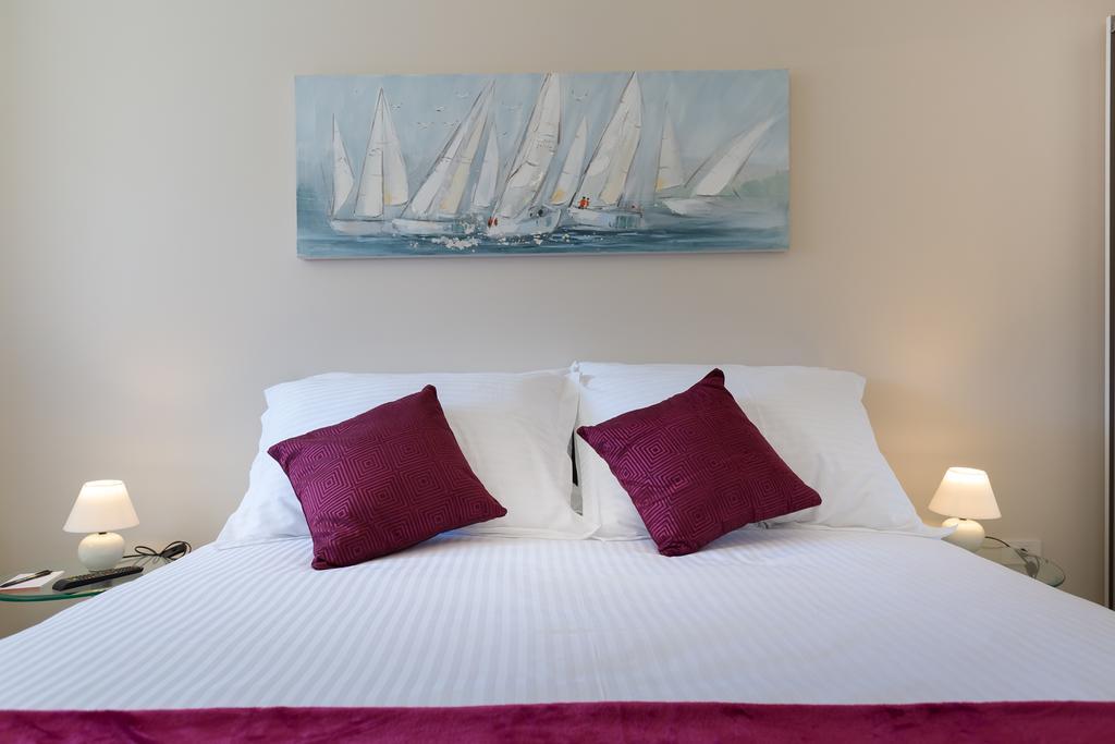 Central Boutique Apartments With Balconies, In Walking Distance To The Sea Zára Kültér fotó