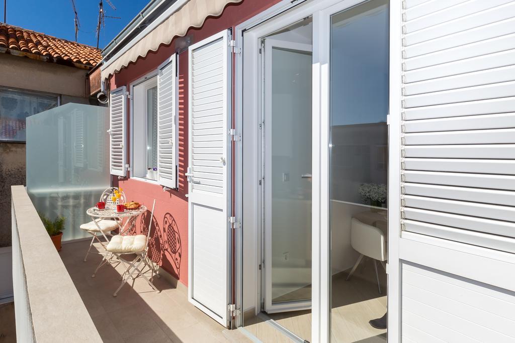 Central Boutique Apartments With Balconies, In Walking Distance To The Sea Zára Kültér fotó